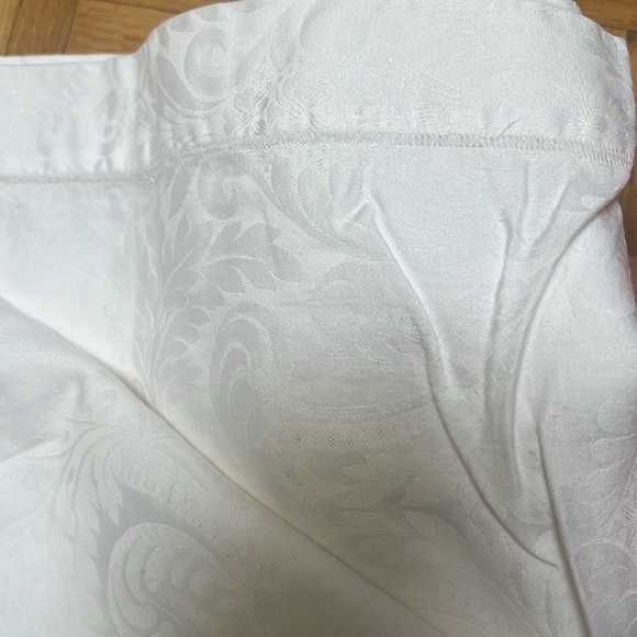 Tables cloth, 100% cotton, 50”x 68” - Picture 4 of 5